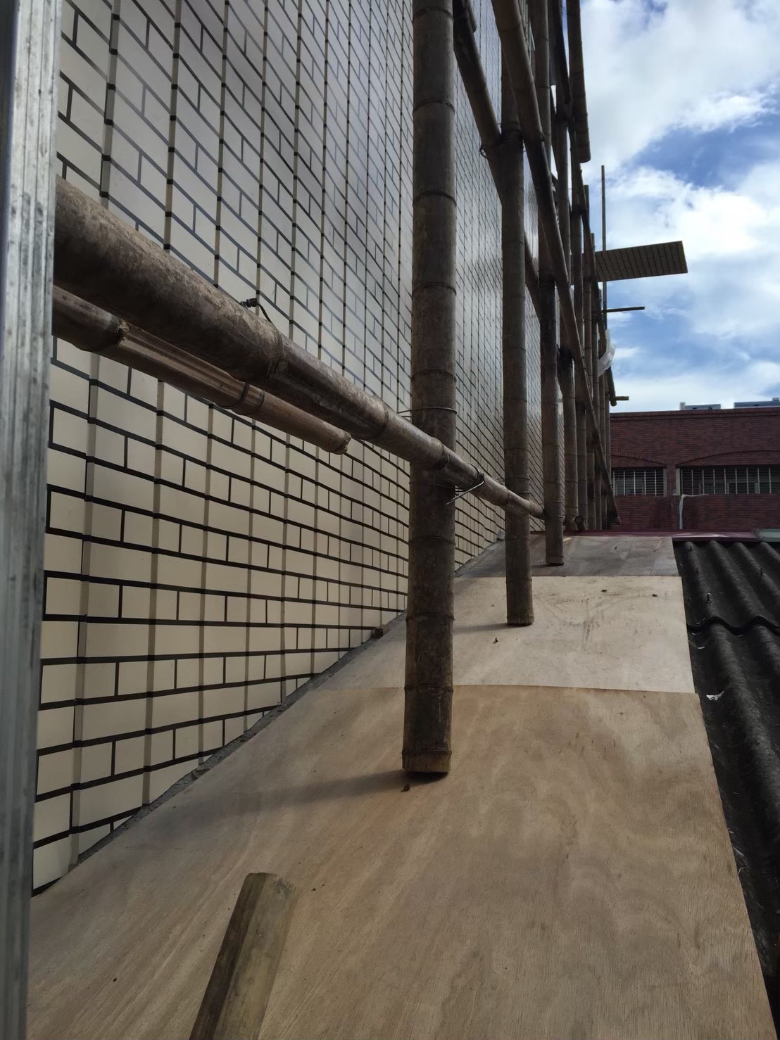 高雄岡山區外牆鐵衣