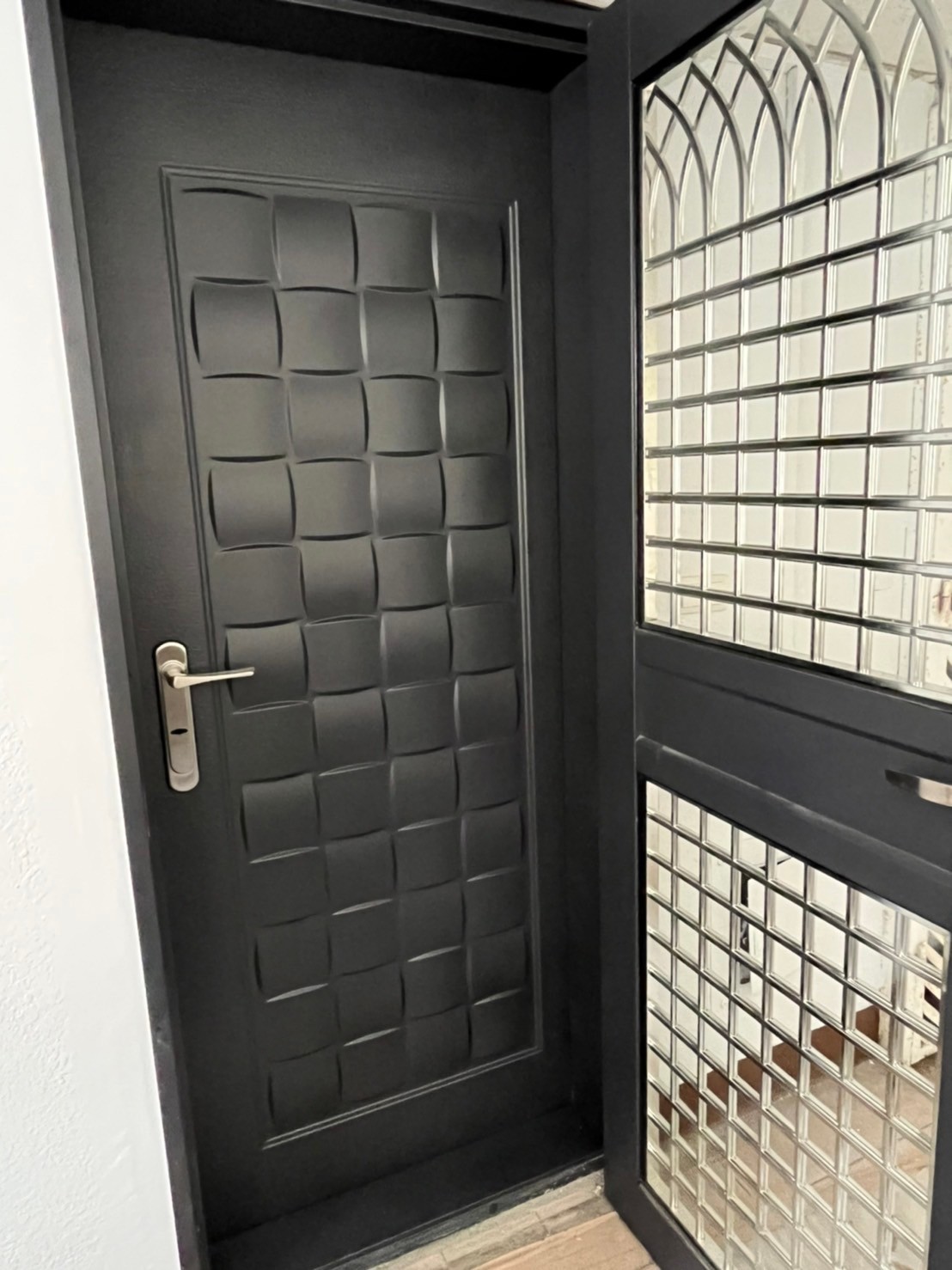 高雄彌陀區玄關門