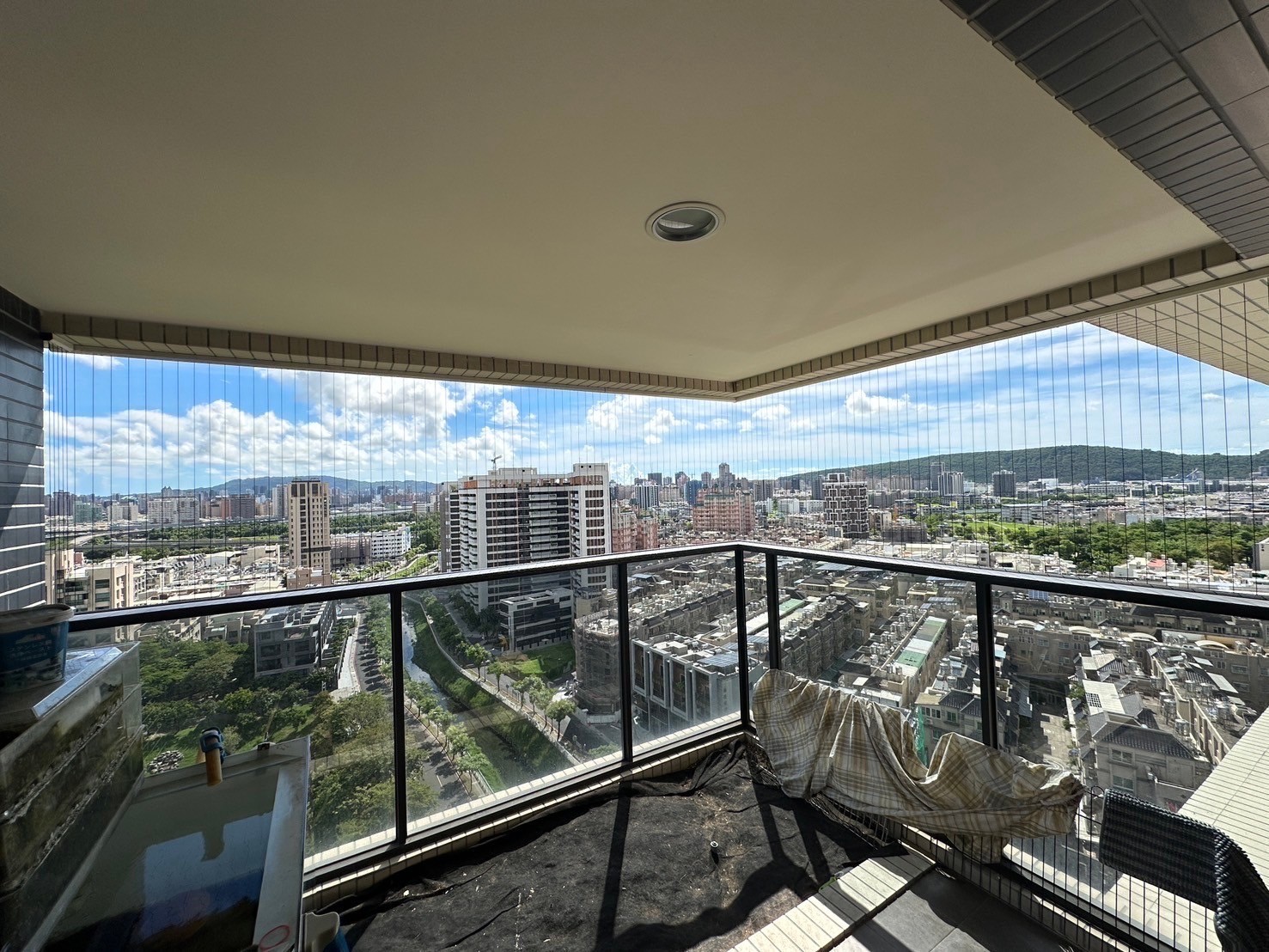 高雄楠梓區隱形防盜窗